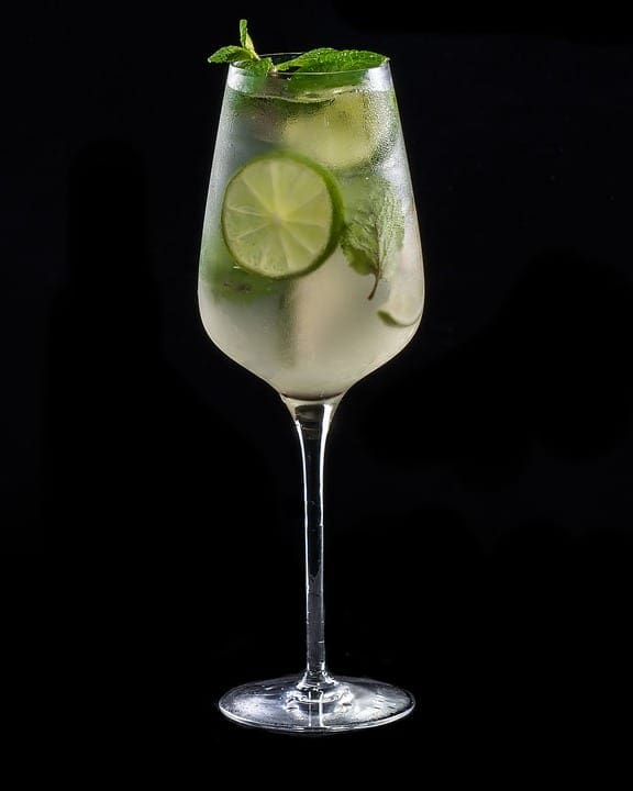 low calorie mojito for weight loss and slimming on St Patricks day with The Slimming Clinic
